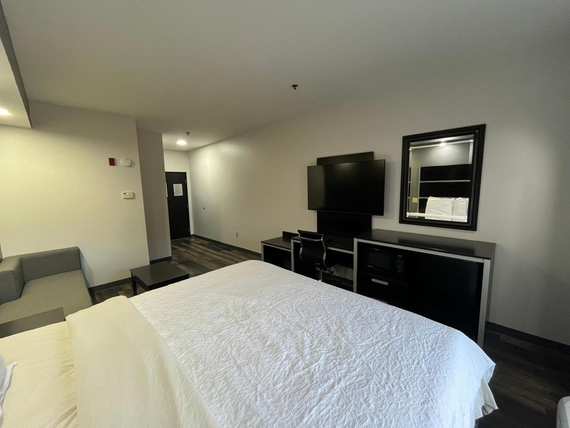Sonesta Essential Savannah Georgetown Exterior photo