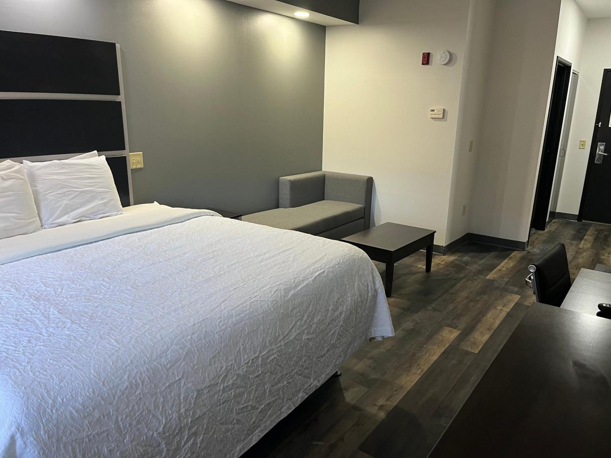 Sonesta Essential Savannah Georgetown Exterior photo